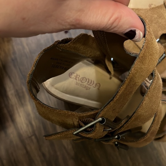 Crown Vintage sandals! - Picture 3 of 3